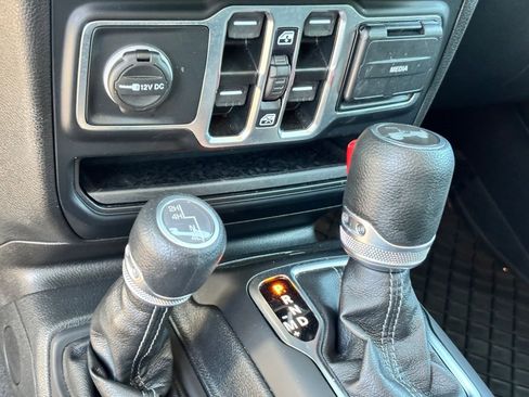 Used 2025 Jeep Wrangler Unlimited Sport AWD/4WD image 25