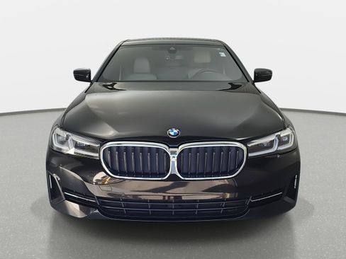 Used 2023 BMW 530i w/ Convenience Package image 2