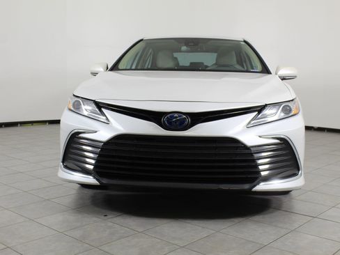 Used 2021 Toyota Camry XLE w/ Navigation Upgrade Package image 5