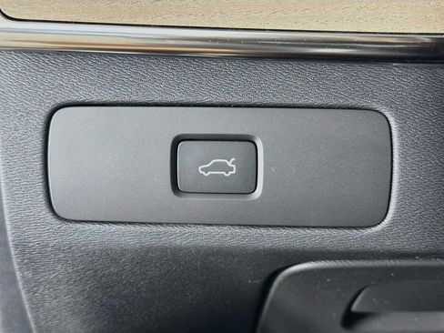 New 2026 Volvo XC90 B6 Plus w/ Protection Package Premier AWD/4WD image 10