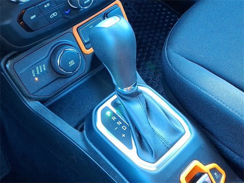 Used 2020 Jeep Renegade Latitude image 14