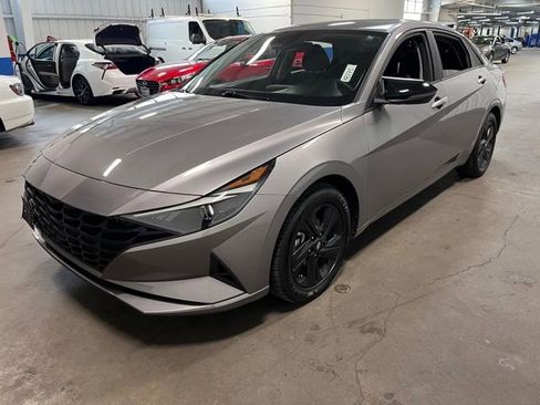 Used 2023 Hyundai Elantra Blue FWD image 7