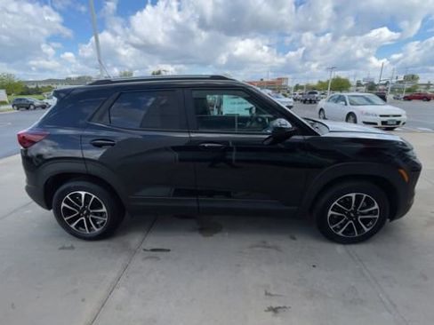 Used 2025 Chevrolet TrailBlazer LT FWD image 3