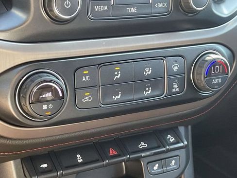 Used 2017 GMC Canyon SLE w/ All Terrain Package AWD/4WD image 19