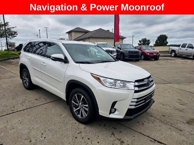 Used 2017 Toyota Highlander XLE AWD/4WD image 1