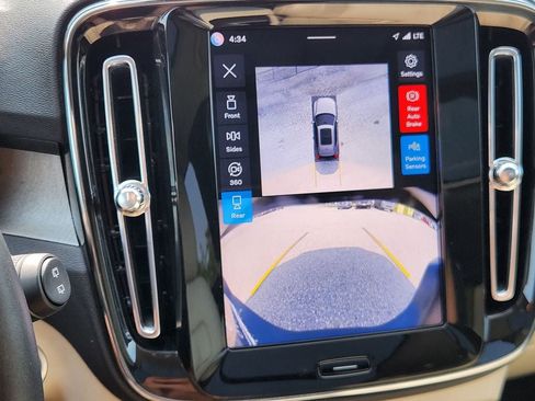 Certified 2025 Volvo XC40 B5 Plus AWD/4WD image 25