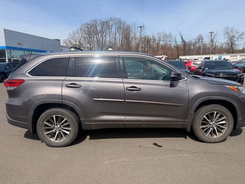 Used 2018 Toyota Highlander XLE image 12
