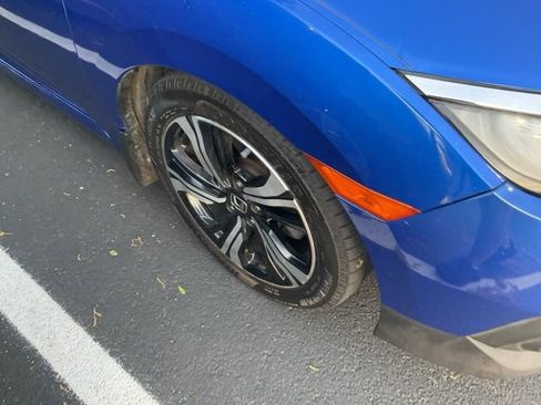 Used 2016 Honda Civic Touring image 2