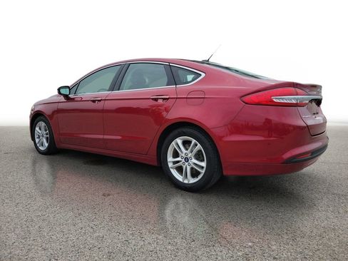 Used 2018 Ford Fusion SE w/ Fusion SE Technology Package FWD image 3
