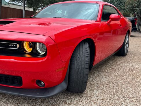 Used 2022 Dodge Challenger GT image 3