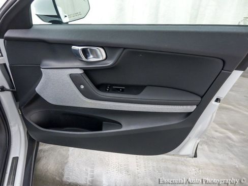 Used 2022 Polestar Polestar 2 w/ Performance Package image 27