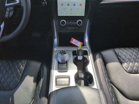 Used 2024 Ford Edge Titanium image 22