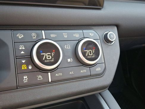 Used 2025 Land Rover Defender 110 S image 26