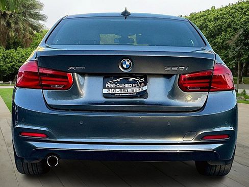 Used 2018 BMW 320i xDrive Sedan image 4
