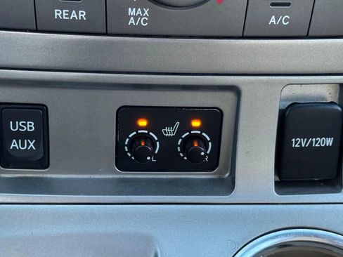 Used 2011 Toyota Highlander SE w/ Tow Pkg image 18