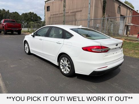 Used 2019 Ford Fusion SE FWD image 4
