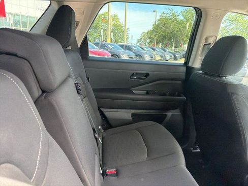 Certified 2024 Nissan Pathfinder SV FWD image 9