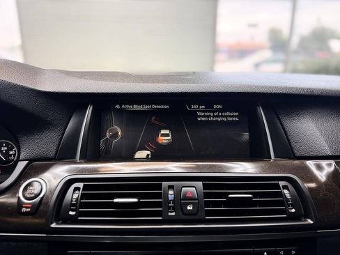 Used 2016 BMW 528i Sedan RWD image 9