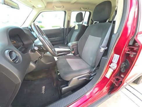 Used 2017 Jeep Patriot Latitude FWD image 14