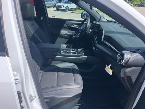 New 2026 Chevrolet Equinox LT w/ Convenience Package II FWD image 36