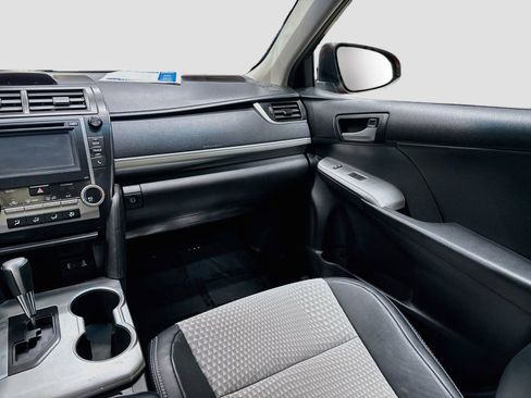 Used 2014 Toyota Camry SE FWD image 23