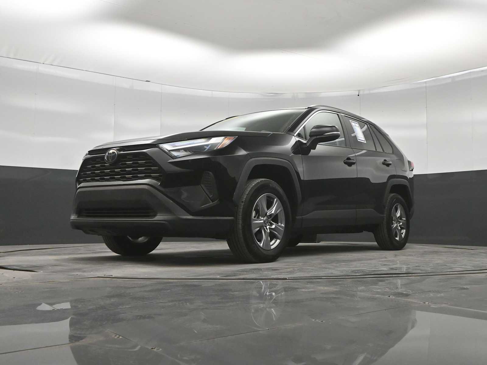 Used 2025 Toyota RAV4 XLE AWD/4WD image 35