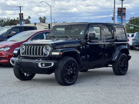 Used 2025 Jeep Wrangler Sahara w/ Safety Group image 4