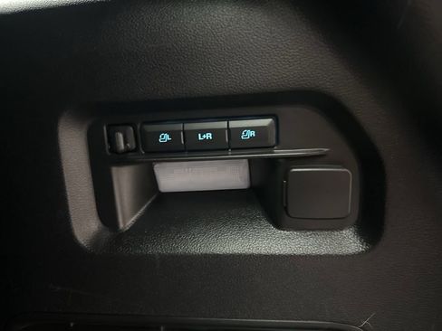 Used 2022 Ford Explorer Platinum w/ Equipment Group 601A AWD/4WD image 39