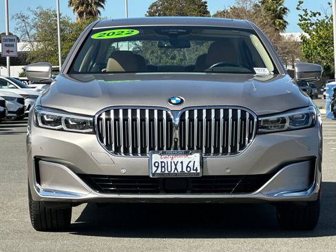 Used 2022 BMW 740i w/ Premium Package RWD image 9