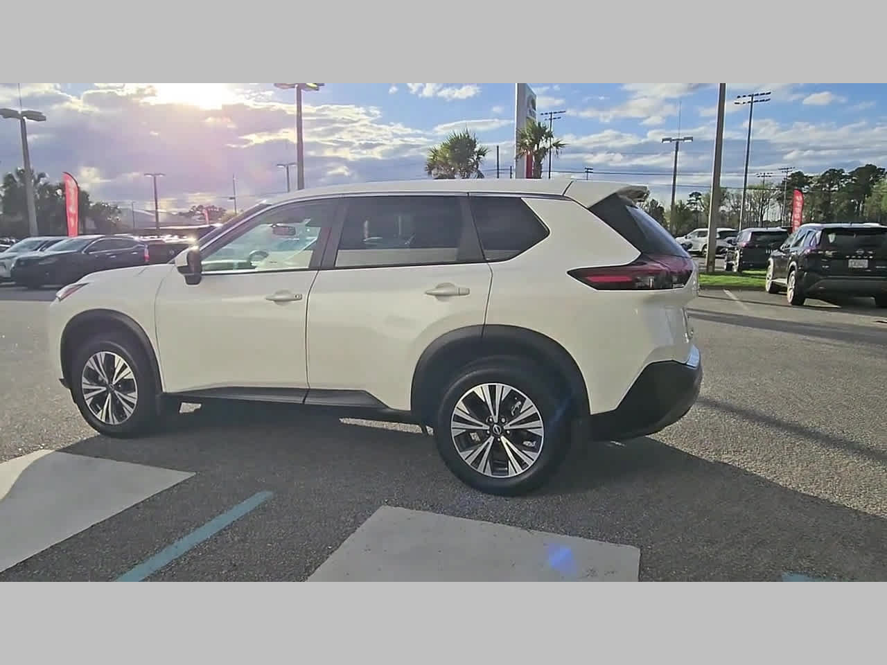 Used 2023 Nissan Rogue SV AWD/4WD image 28