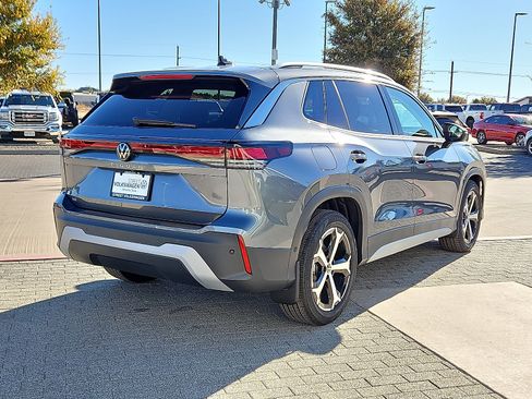 New 2026 Volkswagen Tiguan SE image 3