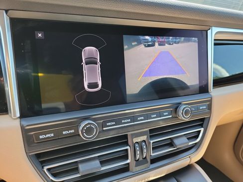 Certified 2020 Porsche Macan AWD/4WD image 31