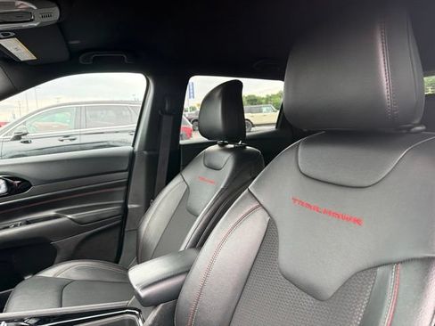 Used 2025 Jeep Compass Trailhawk AWD/4WD image 18