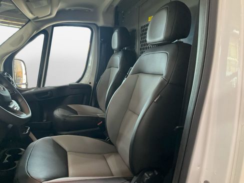 Used 2025 RAM ProMaster 2500 w/ Convenience Group FWD image 13