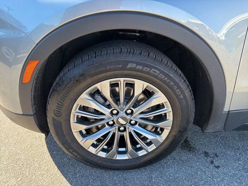 Used 2025 Cadillac XT4 Premium Luxury image 10