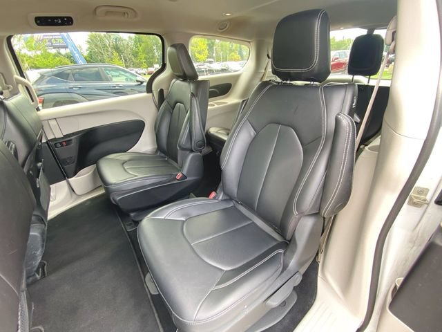 Used 2024 Chrysler Pacifica Limited FWD image 23