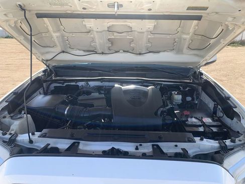 Used 2017 Toyota Tacoma SR5 image 28