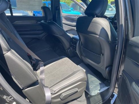 New 2025 Jeep Grand Cherokee L Altitude AWD/4WD image 27