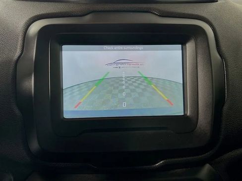 Used 2018 Jeep Renegade Latitude w/ Popular Equipment Group image 14