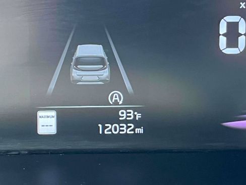 Used 2025 Kia Soul LX w/ LX Technology Package FWD image 23