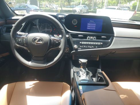 Certified 2024 Lexus ES 350 w/ Premium Package image 9