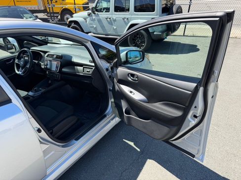 Used 2025 Nissan Leaf S FWD image 35