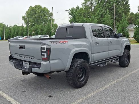Used 2019 Toyota Tacoma TRD Sport w/ Four Season Floor Mat Package AWD/4WD image 4