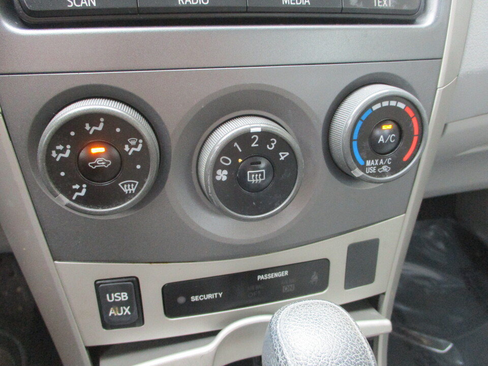 Used 2012 Toyota Corolla LE FWD image 28