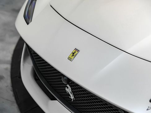 Used 2019 Ferrari 812 Superfast RWD image 38