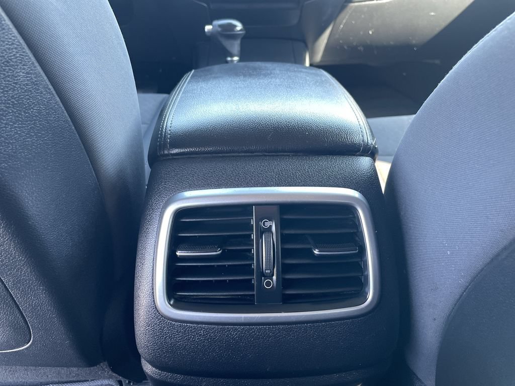 Used 2017 Kia Sorento AWD image 18