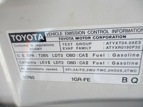 Used 2010 Toyota 4Runner SR5 AWD/4WD image 31