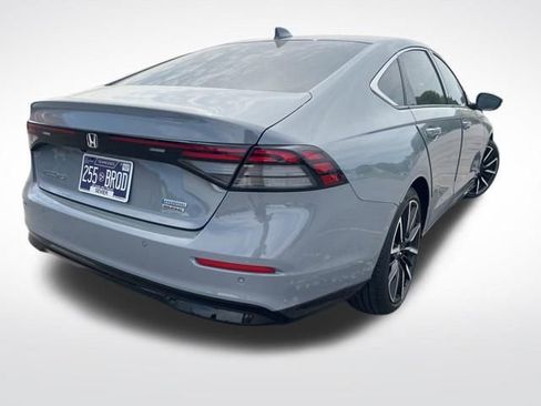 Used 2023 Honda Accord Touring image 2