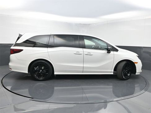 Used 2023 Honda Odyssey Sport image 45