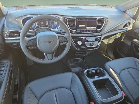 New 2026 Chrysler Pacifica Select w/ S Appearance Package image 12